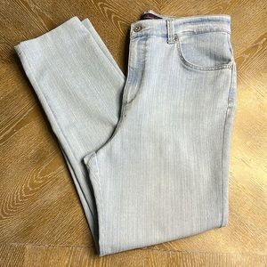 GLORIA VANDERBILT Amanda Light Wash Jean 12